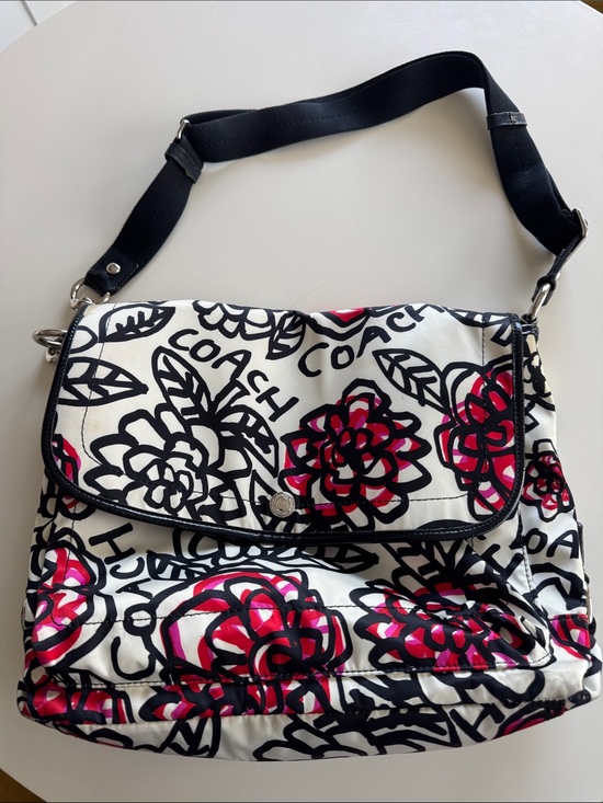 Coach Handbags - Coach Kyra Poppy Daisy Floral Graffiti Messenger Bag